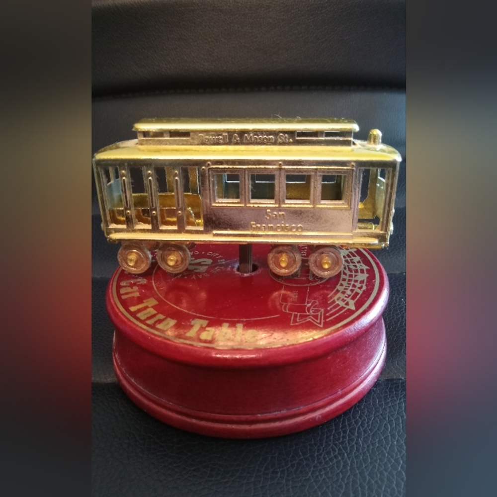 Cable Car Turn Table Wind Up Music Box "I Left My Heart in San Francisco"
